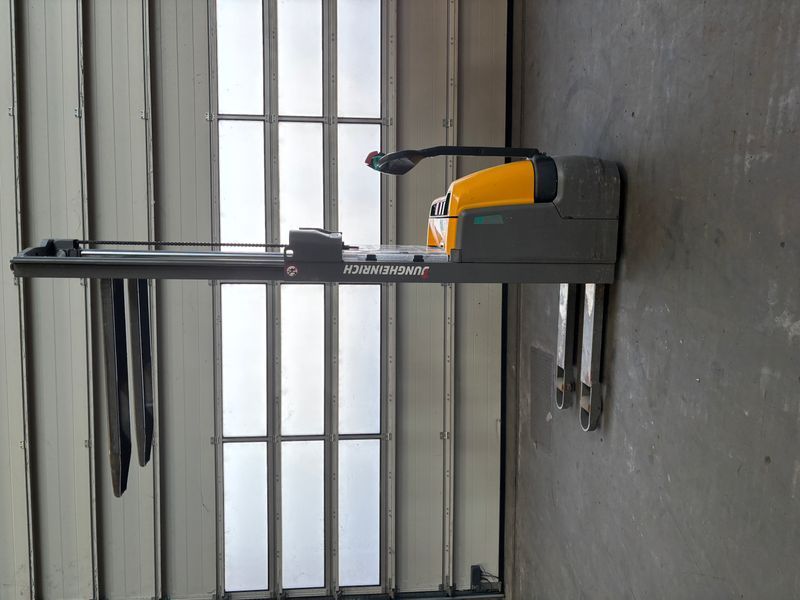 Jungheinrich EJC 112 Li-Lion &mdash; used warehouse equipment | Booster Lift