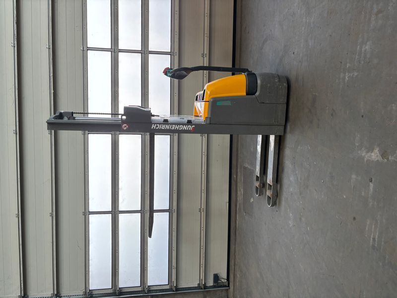 Jungheinrich EJC 112 Li-Lion &mdash; used warehouse equipment | Booster Lift