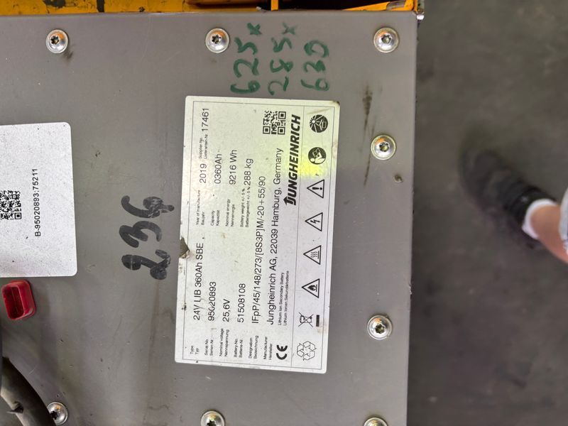 Jungheinrich ERE 225 Li-lon &mdash; gebrauchte Stapler | Booster Lift