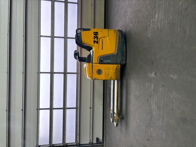 Jungheinrich ERE 225 Li-lon &mdash; gebrauchte Stapler | Booster Lift