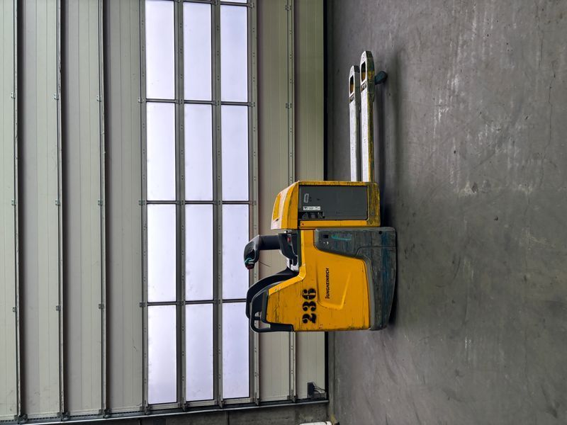 Jungheinrich ERE 225 Li-lon &mdash; gebrauchte Stapler | Booster Lift