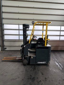 Combilift CBE-3000 BJ:2022 &mdash; used warehouse equipment | Booster Lift