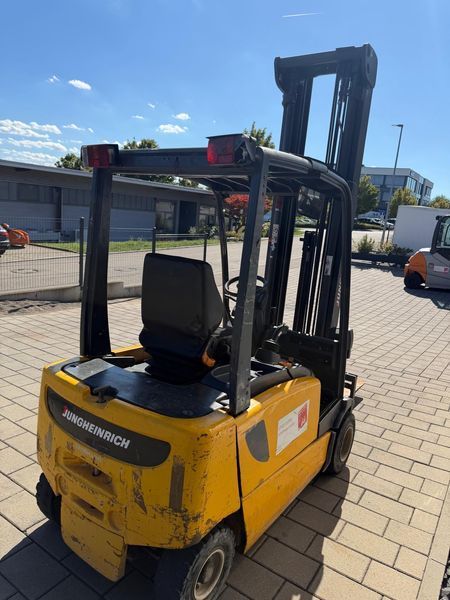 Jungheinrich EFG VAC 20 &mdash; вживана складська техніка | Booster Lift