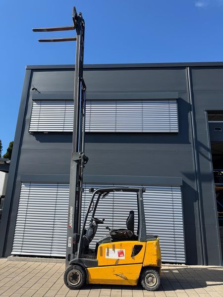Jungheinrich EFG VAC 20 &mdash; вживана складська техніка | Booster Lift